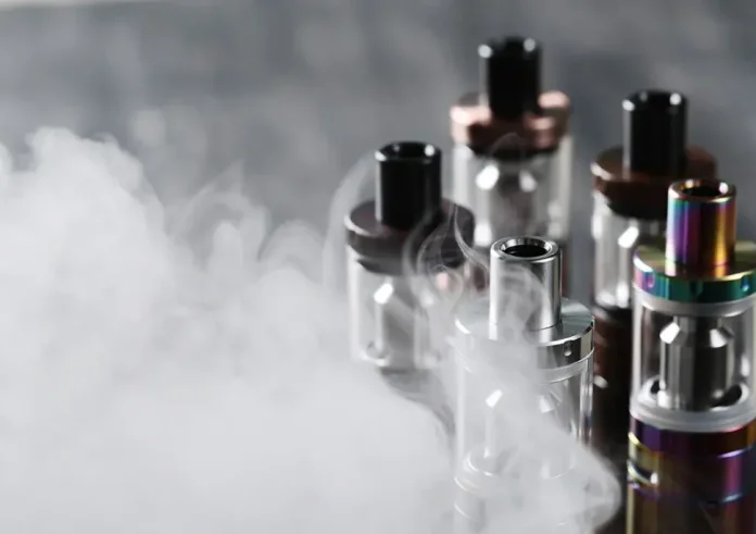 Σχεδόν τα μισά ηλεκτρονικά τσιγάρα στην Ευρώπη προέρχονται από γκρίζα και μαύρη αγορά