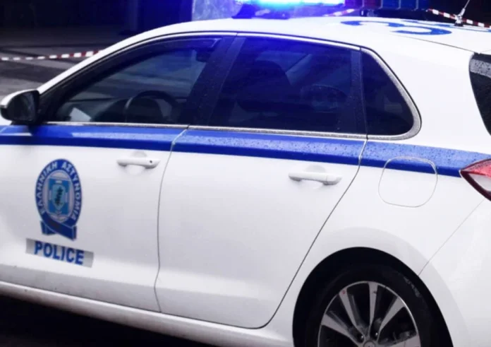 Ηλικιωμένος οδηγός προκαλεί αναστάτωση: Έπεσα στην τζαμαρία τράπεζας στην Θεσσαλονίκη λόγω κατάσχεσης