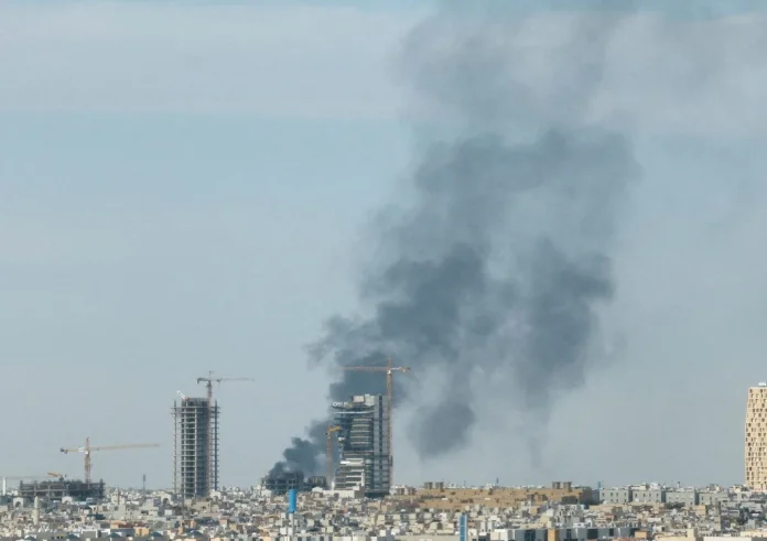 Εντάσεις στον Περσικό Κόλπο: Το Ιράν εκτοξεύει πυραύλους προς το USS 'Abraham Lincoln'