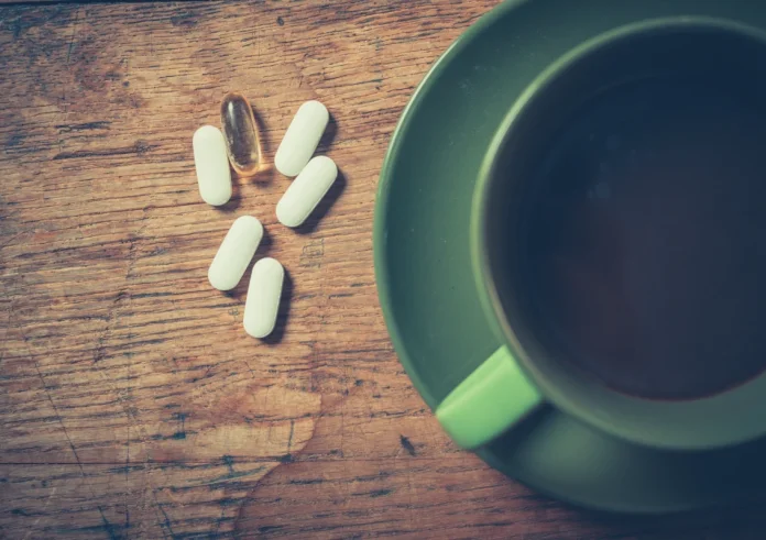 Προσοχή: Τα 2 πολύ συνηθισμένα φάρμακα που δεν πρέπει ποτέ να παίρνετε μαζί με καφέ