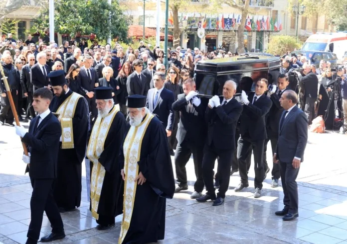 Αποχαιρετισμός στη Μαρινέλλα: Το τελευταίο αντίο στη «βασίλισσα» του ελληνικού τραγουδιού