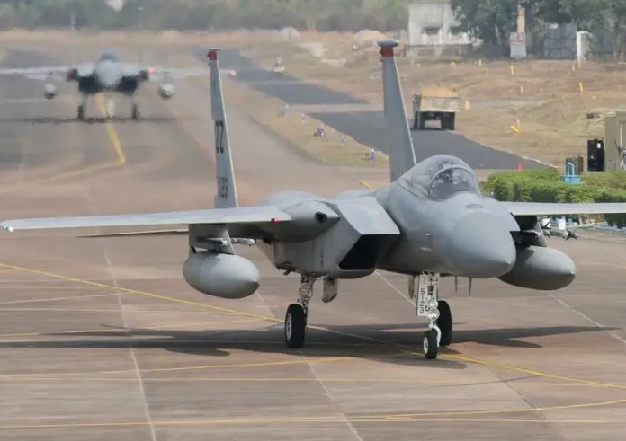 Πτώση αμερικανικού μαχητικού F-15 στο Κουβέιτ: Η στιγμή της συντριβής και ο συναγερμός στις αμερικανικές δυνάμεις