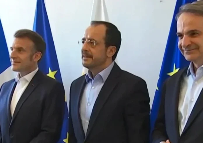 Σημαντική τριμερής συνάντηση στην Κύπρο: Μητσοτάκης και Μακρόν ενώνουν δυνάμεις