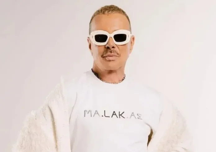 Λάκης Γαβαλάς: Νέα T-shirts με την πιο viral ελληνική λέξη - Θα τα φορούσατε;