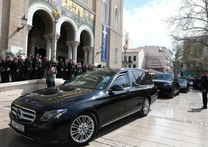 Ελλάδα αποχαιρετά τη Μαρινέλλα: Συγκινητικές στιγμές και επικήδειοι λόγοι από Αλεξίου και Νταλάρα