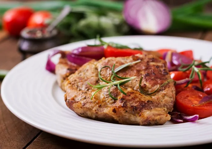 Το μυστικό για την τέλεια τραγανή πέτσα στο κυριακάτικο ψητό: Το απλό υλικό που κάνει τη διαφορά