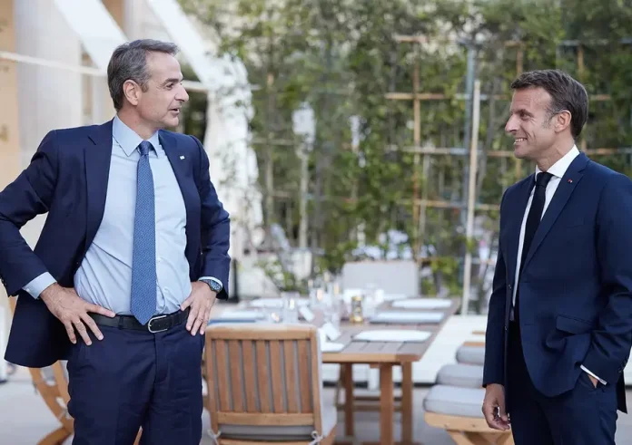 Τηλεφωνική επικοινωνία Μητσοτάκη – Μακρόν: Συνεργασία για Κύπρο και Ερυθρά Θάλασσα