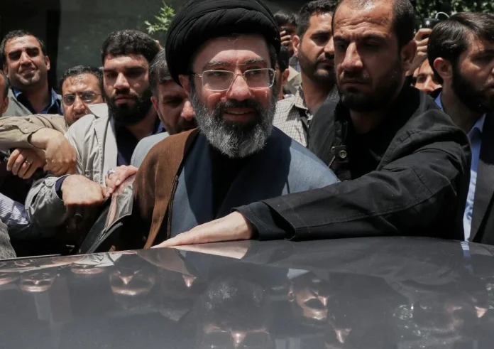 Σενάρια για την υγεία του Μοτζτάμπα Χαμενεΐ: «Είναι σε κώμα»