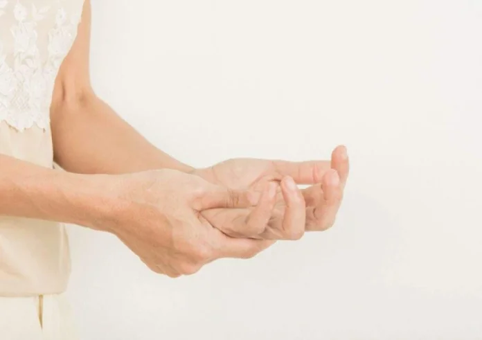 Σοκαριστική ιστορία: «Ξύπνησα με μυρμήγκιασμα στα δάχτυλα και κατέληξα παράλυτη»