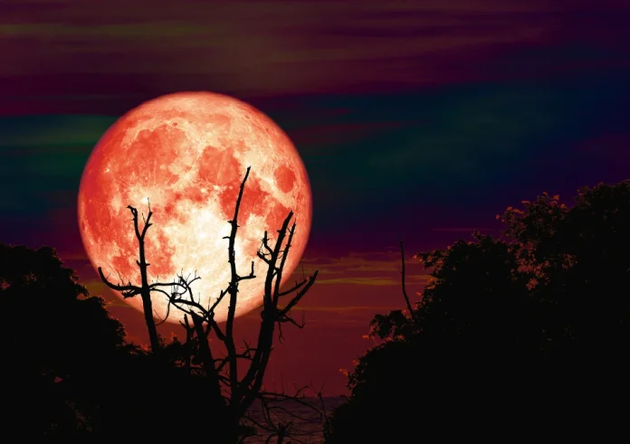 Ισχύει ότι η πανσέληνος επηρεάζει τη διάθεσή μας; Τι λέει η επιστήμη