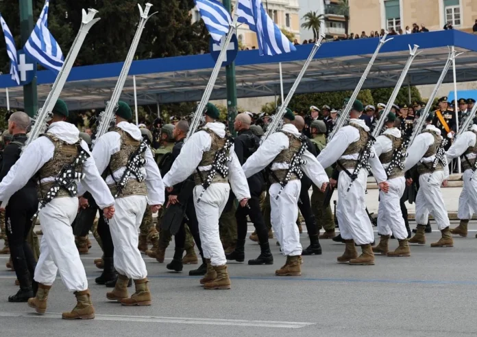 Μεγαλειώδης στρατιωτική παρέλαση στην Αθήνα: Νέα οπλικά συστήματα και στρατηγικές αλλαγές