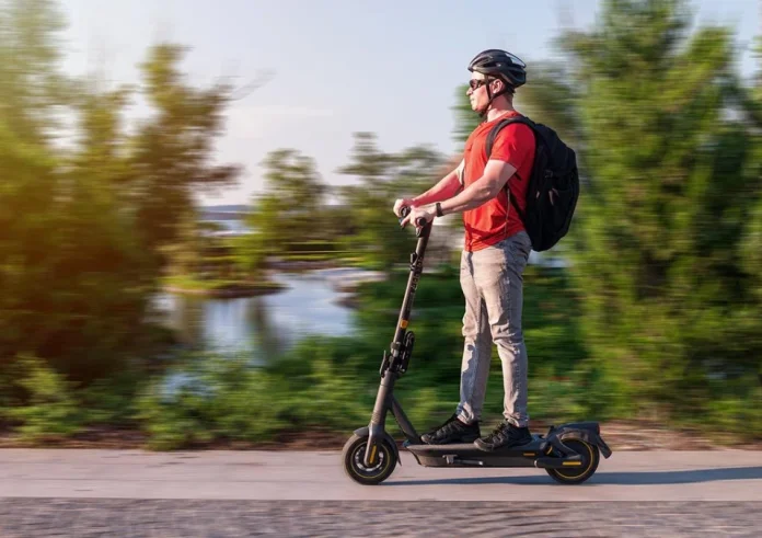 Ατύχημα σε live μετάδοση στην Πάτρα: Δύο ανήλικοι έπεσαν από το πατίνι κατά τη διάρκεια ρεπορτάζ για τροχαία