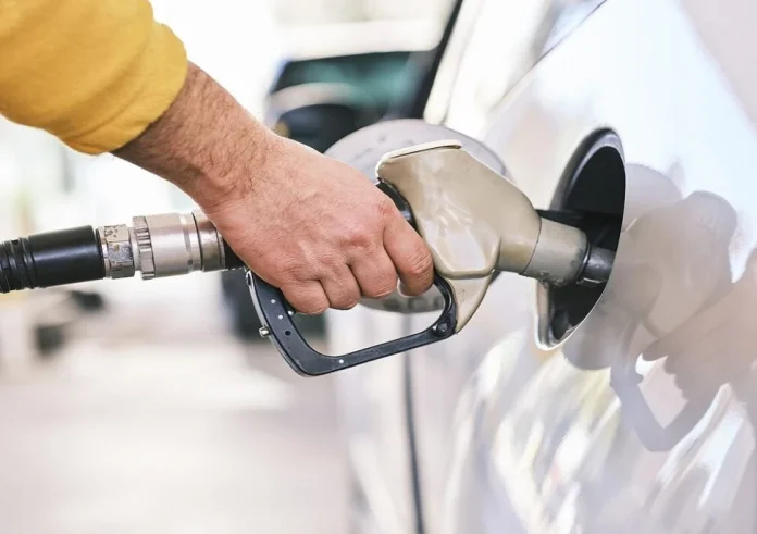 Βενζίνη: Στο «κόκκινο» οι τιμές και κινητοποιήσεις από τους πρατηριούχους