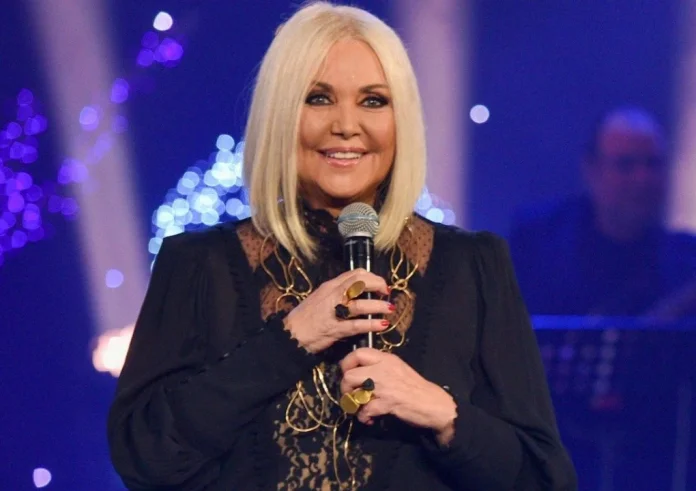 «Άστραψε και βρόντηξε» η Ρούλα Κορομηλά κατά των παρουσιαστών ειδήσεων: «Νιώθω άβολα»