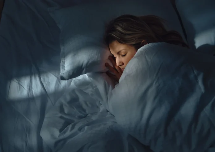 Η δύναμη του ύπνου: Πόσες ώρες χρειάζεστε για να διατηρήσετε τη νεανικότητα του δέρματός σας