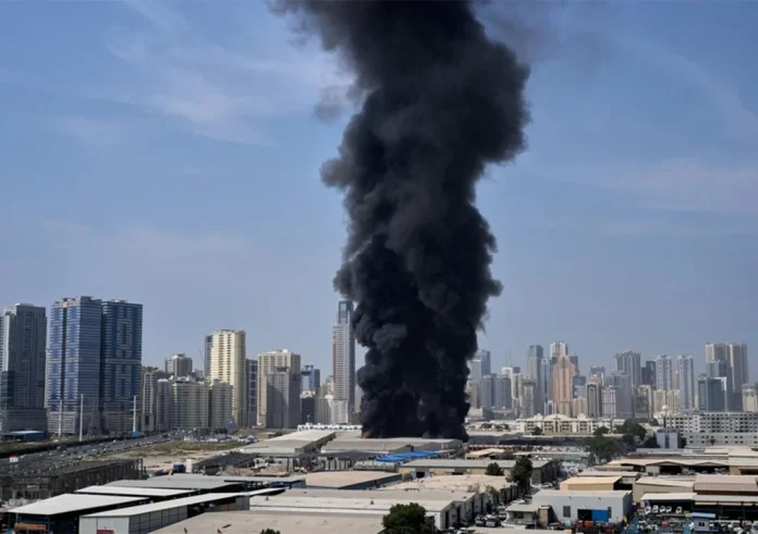 Έκτακτη προειδοποίηση στα Ηνωμένα Αραβικά Εμιράτα: «Πιθανές πυραυλικές επιθέσεις» προκαλούν πανικό