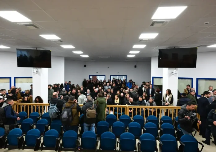Δίκη Τεμπών: Αλλαγές στην αίθουσα και κανονισμοί για την εισδοχή δικηγόρων και δημοσιογράφων