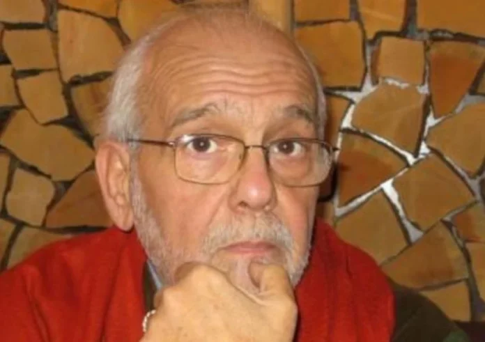 Πέθανε ο Θάνος Οικονομόπουλος: Αποχαιρετισμός σε έναν σπουδαίο δημοσιογράφο