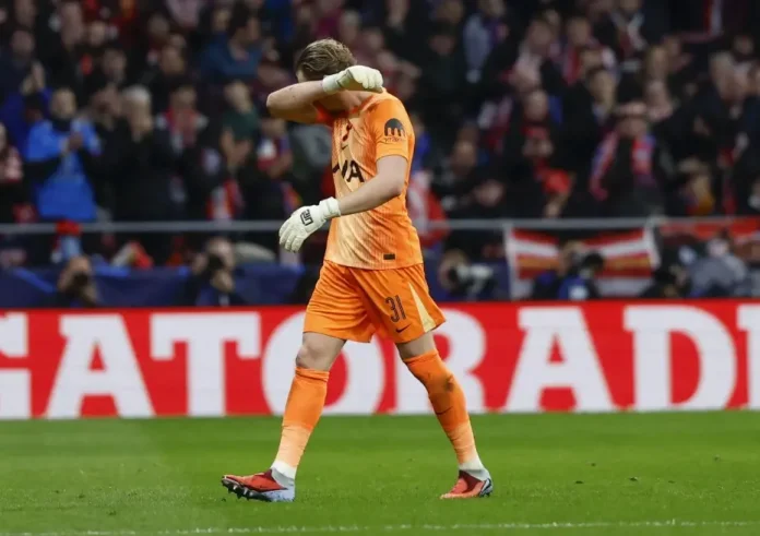 Τότεναμ: Ο πρώτος τερματοφύλακας που έγινε αλλαγή πριν το 20' σε αγώνα του Champions League χωρίς τραυματισμό