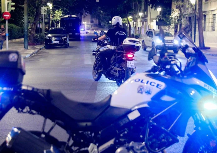 Πατήσια: Σύλληψη 27χρονου τράπερ με μαχαίρι μετά από καταδίωξη