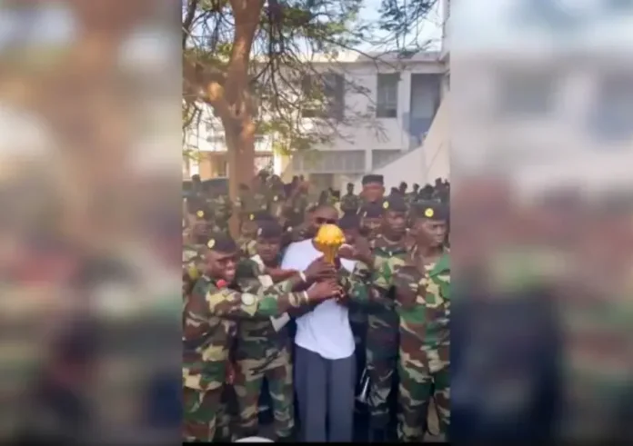 Σκάνδαλο στο Copa Africa: Ο προπονητής της Σενεγάλης και η μεταφορά του τροπαίου σε στρατιωτική βάση