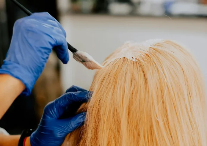 Βάφετε τα μαλλιά σας κάθε είκοσι μέρες; Αυτό το άρθρο σας αφορά