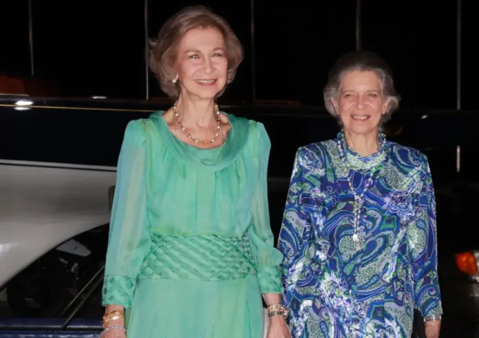 Βασίλισσα Σοφία: Το μυστήριο πίσω από την καρφίτσα που κρατάει κοντά της την πριγκίπισσα Ειρήνη