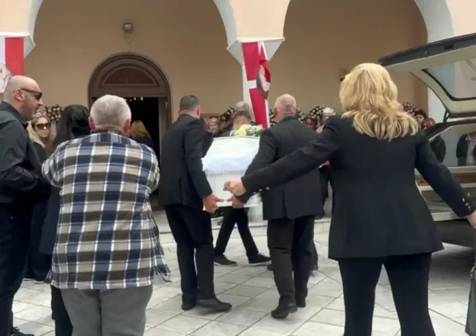Θλίψη και συγκίνηση στην κηδεία της 19χρονης Μυρτώς: Δεν υπάρχω χωρίς τη Μυρτώ