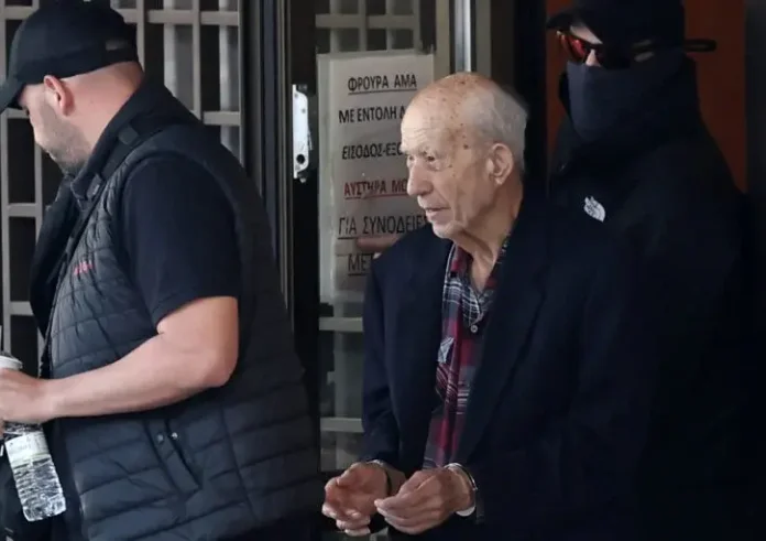 Προφυλακιστέος ο 89χρονος: Θέλει να αποζημιώσει τα θύματά του με 2.000 ευρώ τον καθένα