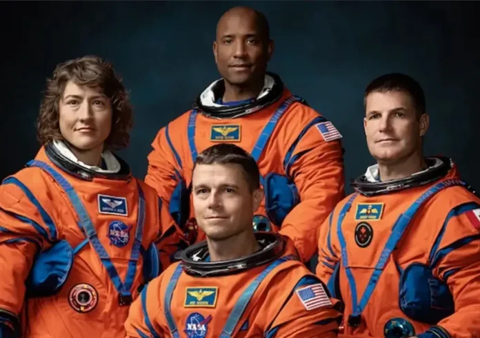 Το μυστικό της NASA: Γιατί οι αστροναύτες ντύνονται πορτοκαλί