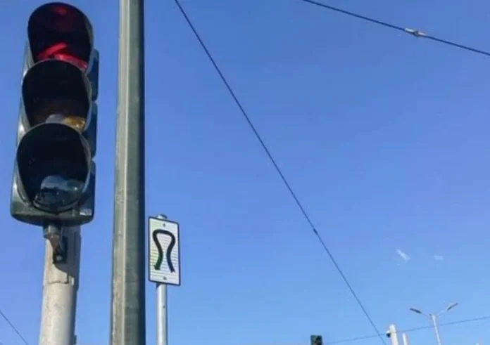 Νέα πινακίδα οδικής σήμανσης στο κέντρο της Αθήνας: Τι σημαίνει και πού θα τη δείτε