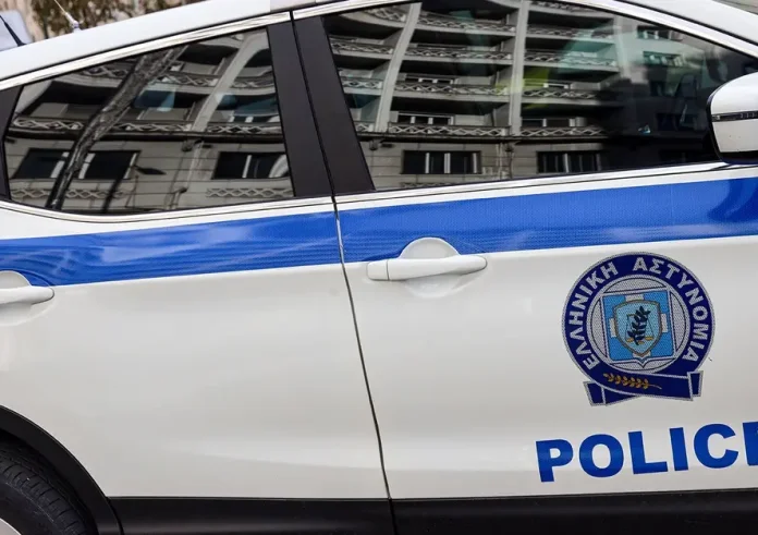 Χαμός στη ΔΥΠΑ Βέροιας: Ζευγάρι τα έκανε γυαλιά-καρφιά λόγω καθυστέρησης πληρωμής