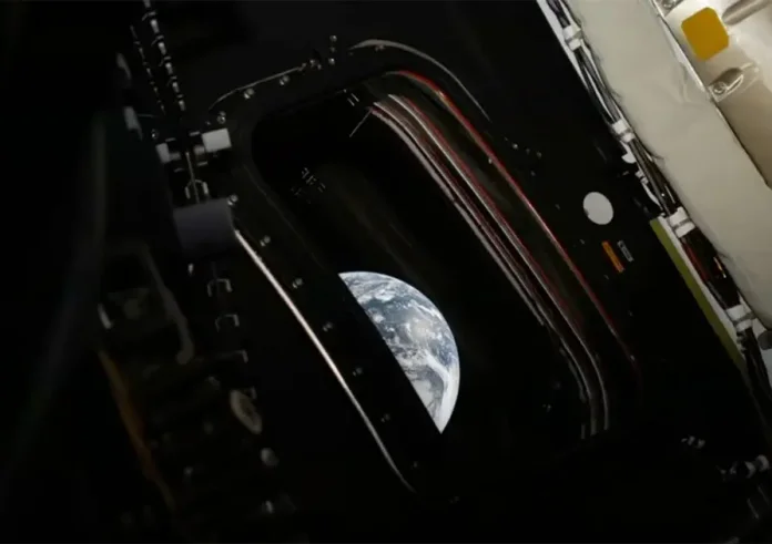Εντυπωσιακές φωτογραφίες της NASA από τη Σελήνη: Η Γη ως «γαλάζια κουκκίδα»