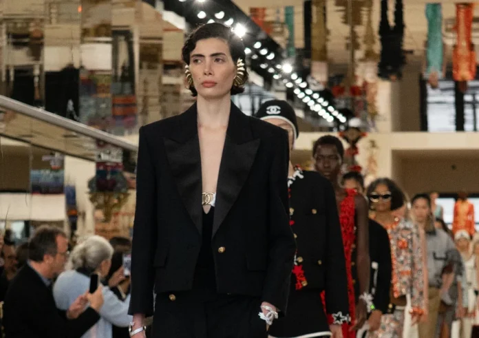heel-only: Aν σας αρέσει να περπατάτε ξυπόλητη αυτά είναι τα κατάλληλα παπούτσια