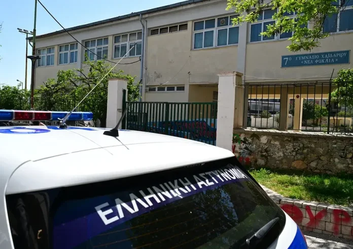 Σοβαρός τραυματισμός 13χρονης μαθήτριας στο Χαϊδάρι: Πτώση από μπαλκόνι σχολείου