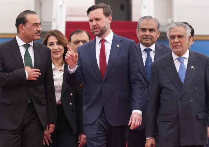 Διπλωματικό Θρίλερ στο Ισλαμαμπάντ: Οι ΗΠΑ 'καθαρίζουν' τα Στενά του Ορμούζ ενώ συνεχίζονται οι επαφές
