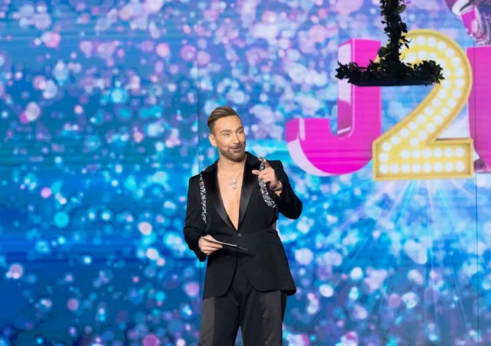 J2US: Ηχηρή αποχώρηση 'βόμβα' στο 9ο Live – Σοκαρισμένοι οι κριτές