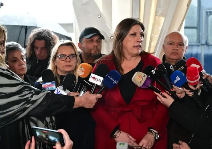 Δίκη για τα βίντεο στα Τέμπη: Αποχή της προεδρίας και ένταση μεταξύ συγγενών
