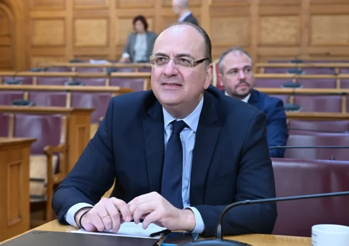 Σύγκρουση για το πτυχίο του Μακάριου Λαζαρίδη: Έχω 14.027 ένσημα, δεν είμαι τεμπέλης