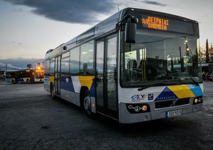 Κρίσιμη κατάσταση για τον 17χρονο που χτυπήθηκε από λεωφορείο στον Πειραιά
