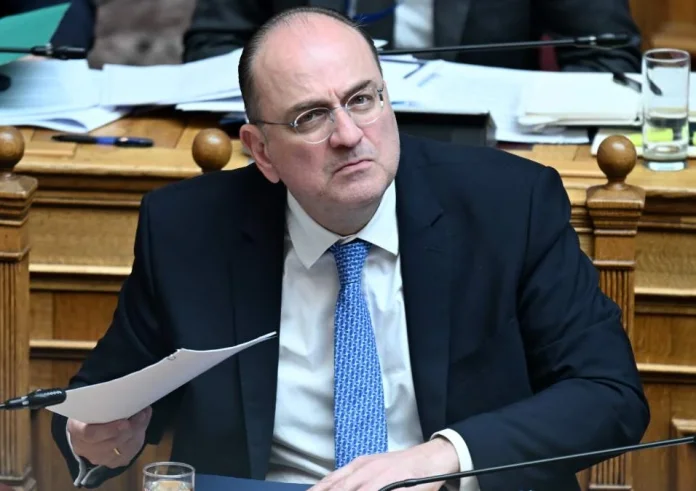 Παραίτηση Μακάριου Λαζαρίδη: Το τέλος μιας πολιτικής θύελλας για το πτυχίο