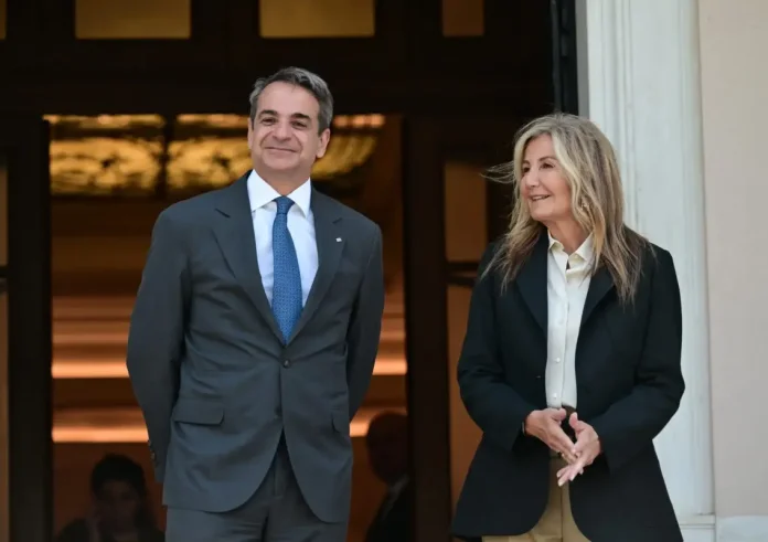 Κυριάκος Μητσοτάκης: Στο νοσοκομείο «Ευαγγελισμός» για τη σύζυγό του