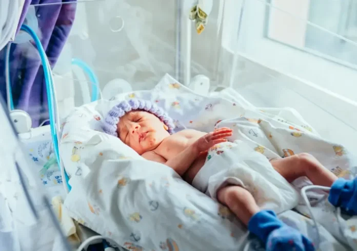 Μωρό όσο ένα πακετάκι βούτυρο: Η συγκλονιστική ιστορία του Πάτρικ και η μάχη του για ζωή