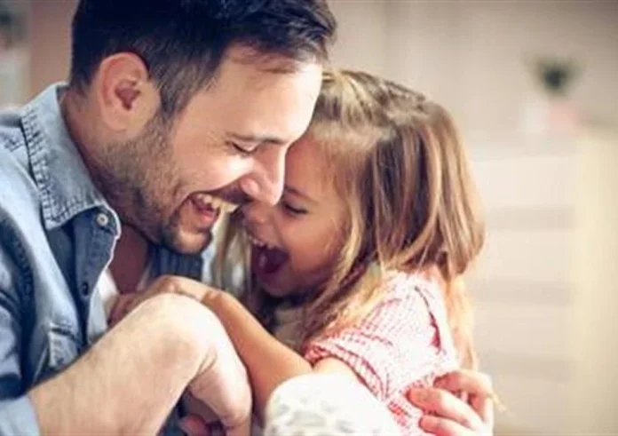 Ο μπαμπάς δεν είναι ούτε βοηθός, ούτε babysitter: Είναι γονιός