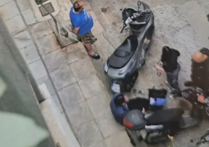 Αναζητούν τον άνδρα που έσπασε το πόδι 22χρονης: Επίθεση λόγω καθυστέρησης στο παρκάρισμα