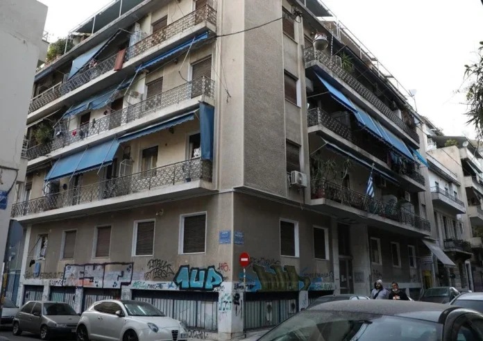 Σοκαριστική επίθεση στο Παγκράτι: «Μου έριξε μπουνιά και μου σάπισε το πόδι»