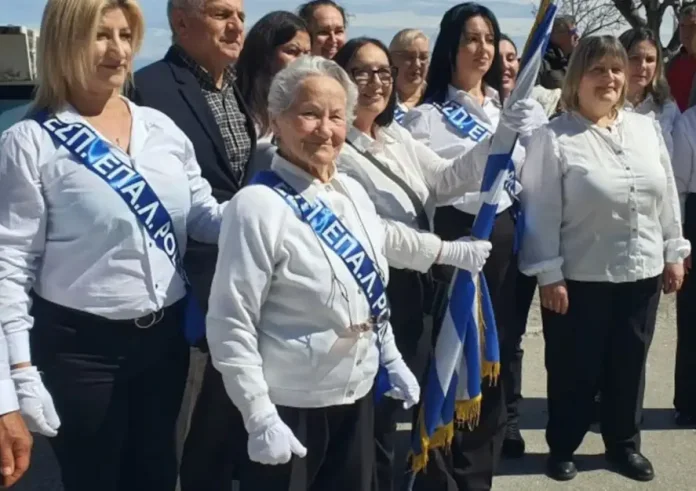 82χρονη στη Ρόδο επέστρεψε στο σχολείο με τον εγγονό της: «Αν σε πειράξει κανένας, γιαγιά, να μου το πεις»