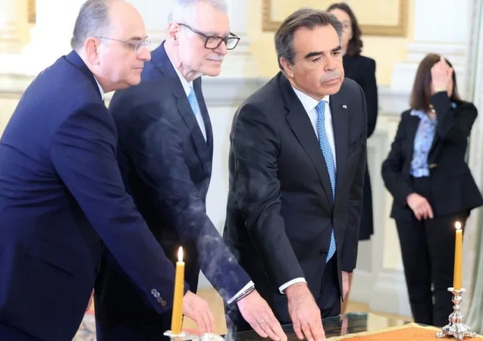 Ορκίστηκαν τα νέα μέλη της κυβέρνησης μετά τον ανασχηματισμό για το σκάνδαλο ΟΠΕΚΕΠΕ