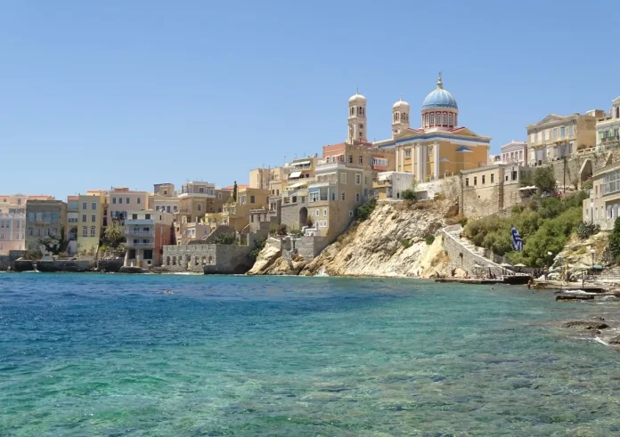 Ανθεκτική η τουριστική ζήτηση στις Κυκλάδες: Θετικά μηνύματα από Σύρο, Σίφνο και Νάξο