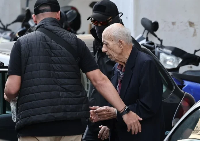 Στη φυλακή ο 89χρονος που άνοιξε πυρ: «Το έκανα για όλους εσάς, για να μην υποφέρετε»